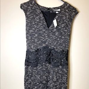 New York & Company Soft Form-Fitting Dress (Size small)